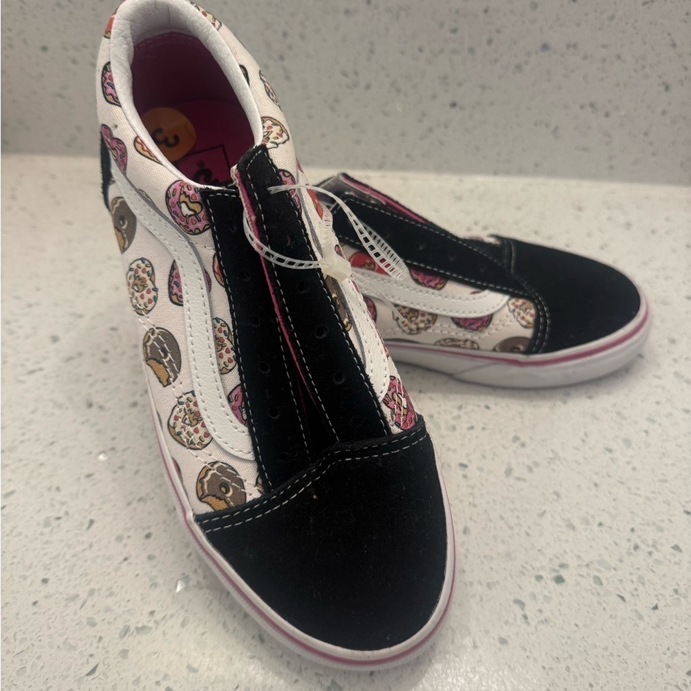 Stylish Black and White Women's Sneakers